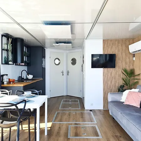 Comfortable House On The Water For 2 People Botel *