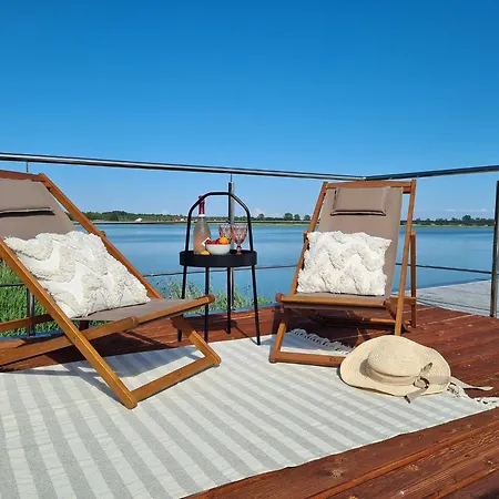 Comfortable House On The Water For 2 People Botel *