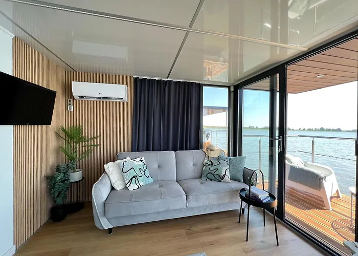 Båthotell Houseboat In Azy By Jamno And Sea