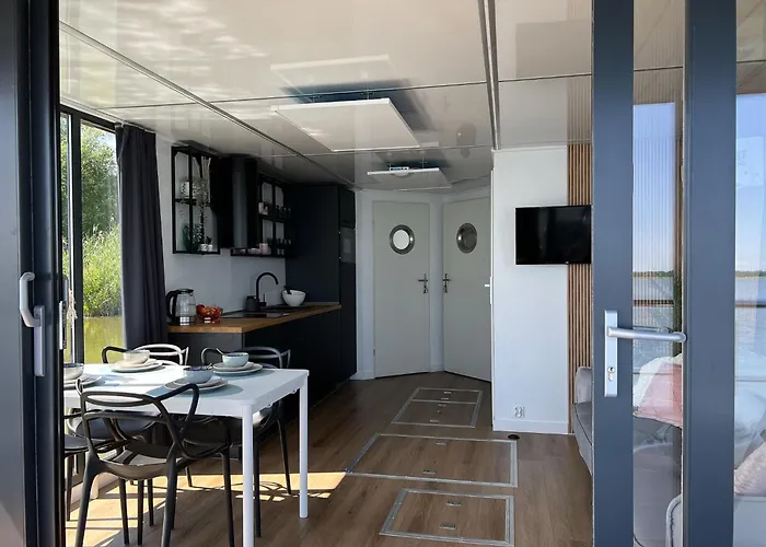 Houseboat In Azy By Jamno And Sea Båthotell *