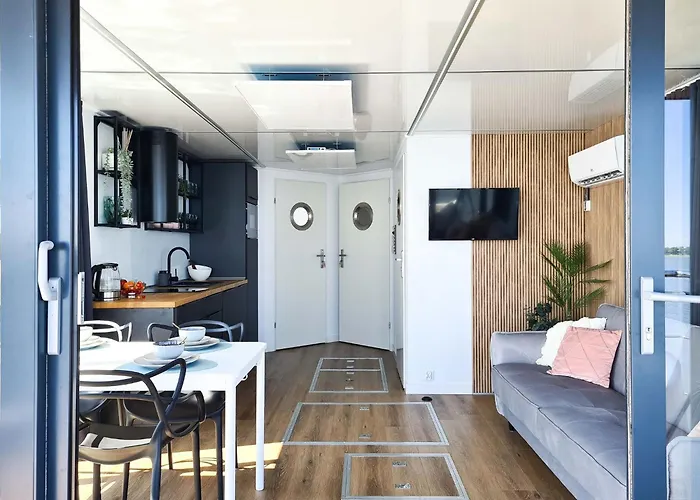 Houseboat In Azy By Jamno And Sea Båthotell *