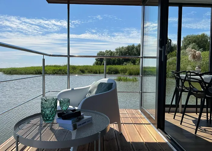 Houseboat In Azy By Jamno And Sea Båthotell *