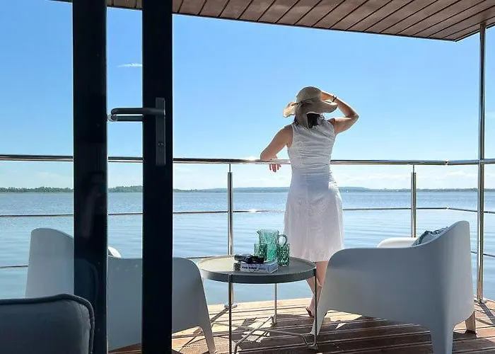 Houseboat In Azy By Jamno And Sea Båthotell