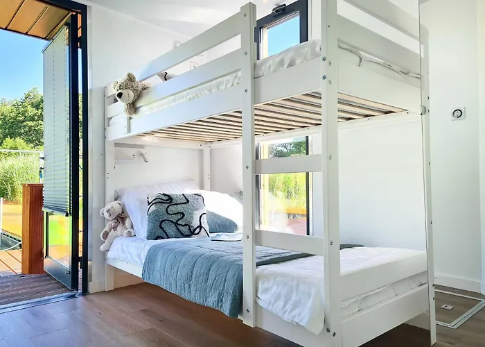 Houseboat In Azy By Jamno And Sea Båthotell *